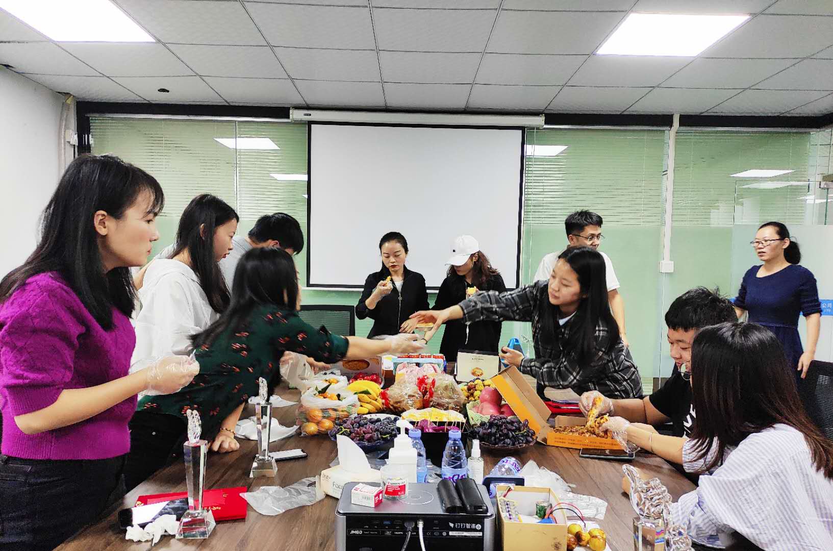 2020年新葡的京集團(tuán)8814第三季度銷(xiāo)售表彰大會(huì)9.jpg